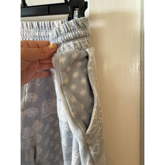LOFT women’s size, large blue and white shorts - Picture 8 of 8